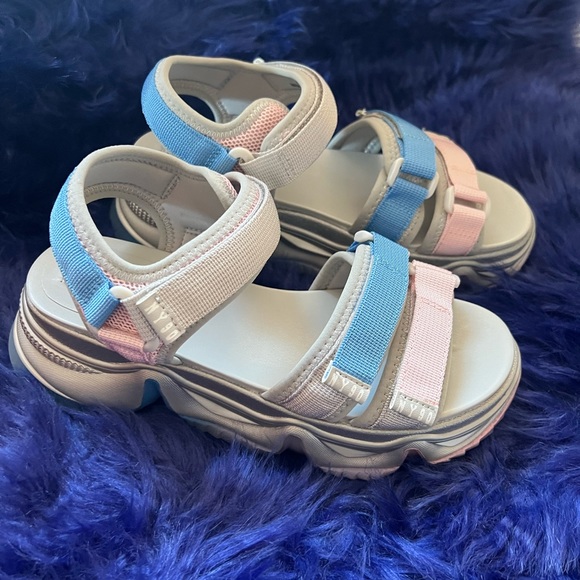 New! STEVE MADDEN Chakra Chunky Platform Sandals - Picture 9 of 15